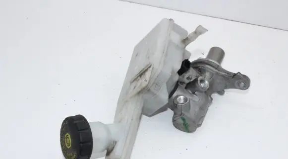 Nissan Juke I F15 Master brake cylinder