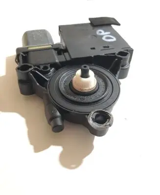 Volkswagen PASSAT B6 Front door window regulator motor 3C1837462L 980852131 1K0959702AR