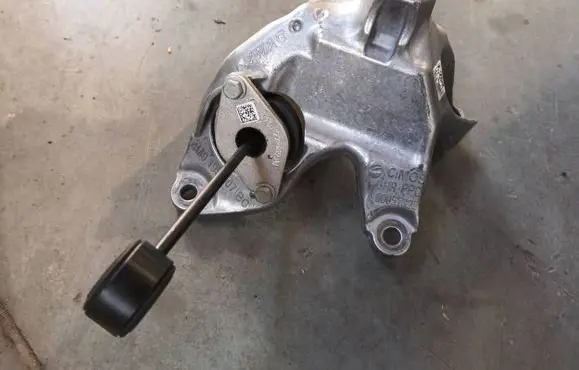 Audi Q7 4M Engine mounting bracket 4M0199307BG