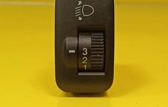 Honda CR-V Headlight level height control switch M20010
