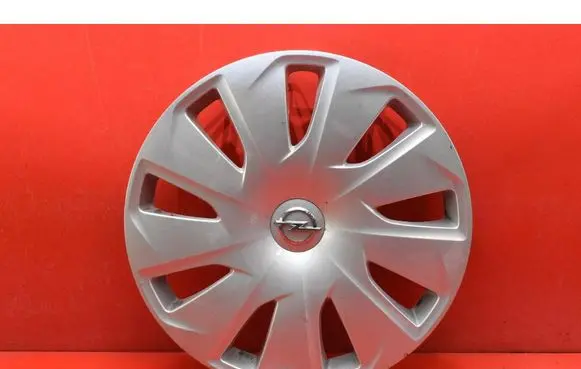 Bedford Astra R17 wheel hub/cap/trim 13409778
