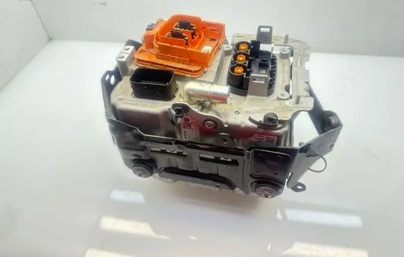BMW 3 G20 G21 Voltage converter inverter 173884 043750803M 22B15010032