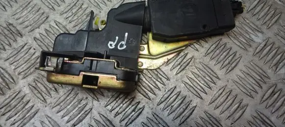 Volvo S40, V40 Front door lock