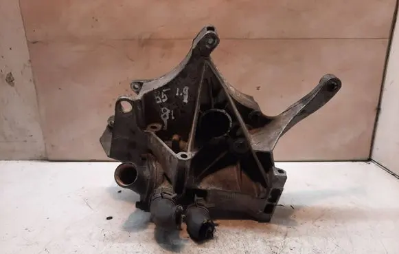 Volkswagen PASSAT B5 Generator/alternator bracket 028903143AF