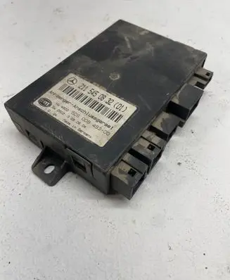 Mercedes-Benz E W211 Tow bar trailer control unit/module 2115450832 5DS00849300