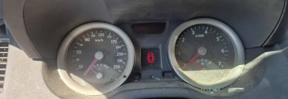 Speedometer (instrument cluster)