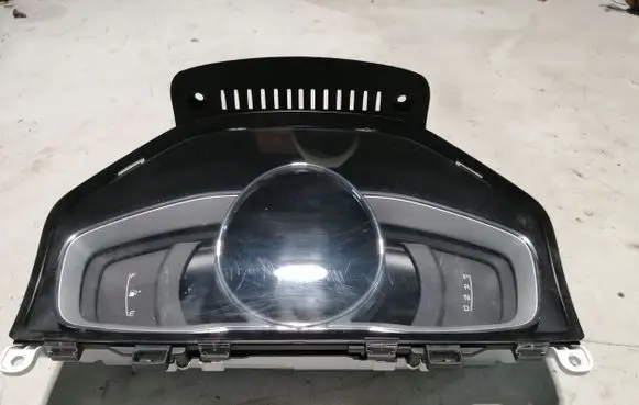 Volvo S60 Speedometer (instrument cluster) P31473467 31473467
