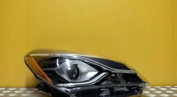Toyota Yaris Headlight/headlamp TOYOTA-YARIS 2536