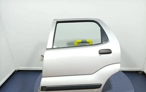 Suzuki Ignis Rear door