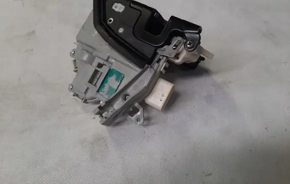 Audi A5 8T 8F Front door lock 8J1837016D