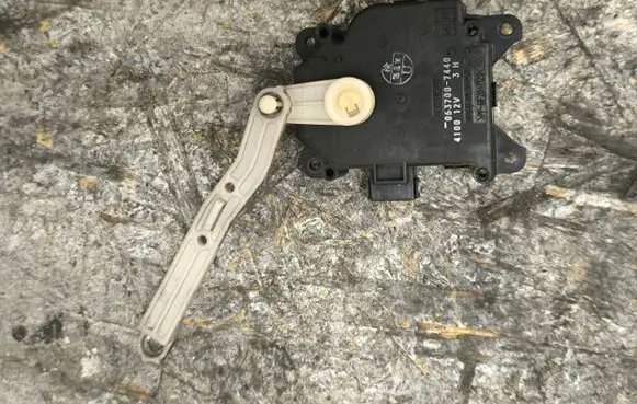 Toyota Prius (XW20) Air flap motor/actuator 0637007440