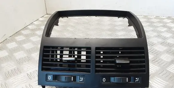 Volkswagen Touareg I Dash center air vent grill 7L6819727
