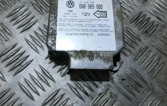 Seat Toledo I (1L) Airbag control unit/module 6n0909603 5wk4137