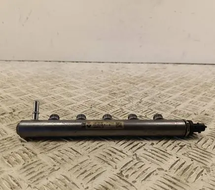 Nissan X-Trail T32 Fuel main line pipe 175216420R