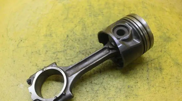 Volvo S60 Piston with connecting rod