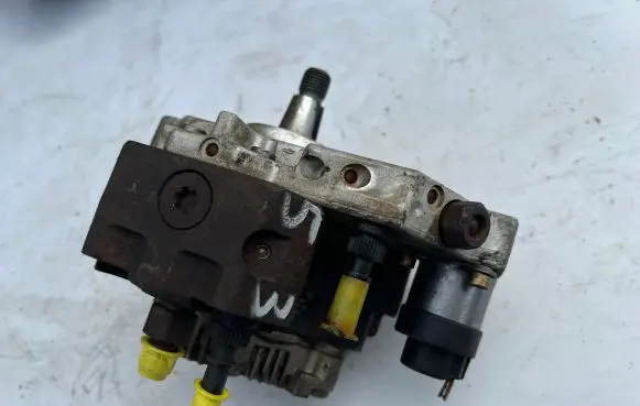 Nissan NV300 Fuel injection high pressure pump