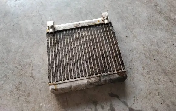 BMW 7 F01 F02 F03 F04 Engine oil radiator 70320963 99000956 7320000776