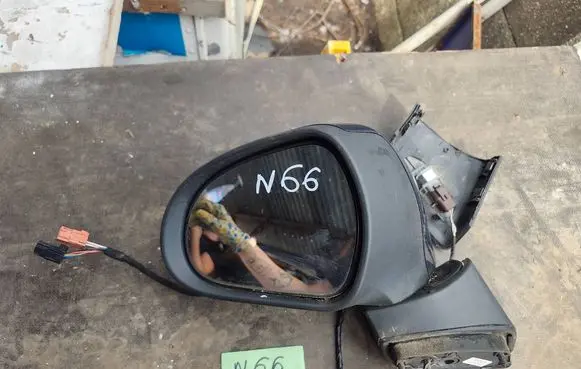 Peugeot 207 Front door electric wing mirror 3824728