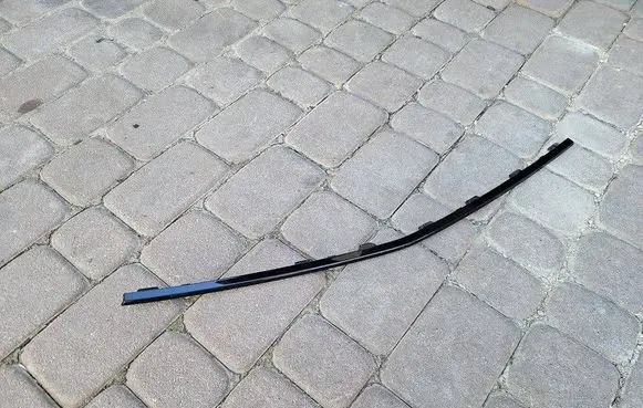 Opel Mokka B Front bumper splitter molding 9835154980