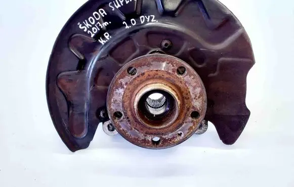 Front wheel hub
