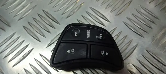 KIA Ceed Steering wheel buttons/switches 