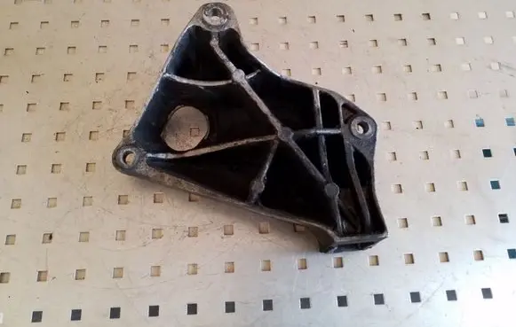 BMW 5 F10 F11 Engine mounting bracket 73681310