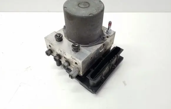 Toyota Avensis T270 ABS Pump 0265950749 99201S0290