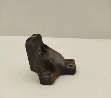 Volvo V70 Engine mounting bracket 8634123