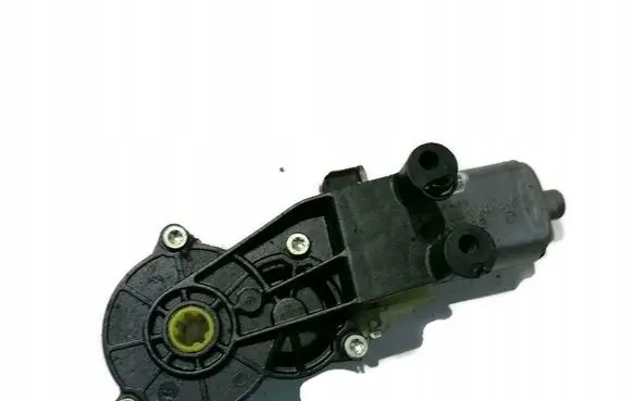 Mercedes-Benz E W212 Seat adjustment motor 0390203326