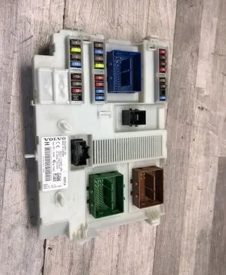 Volvo XC70 Fuse box set 31412971AA 37200400AB 31412971