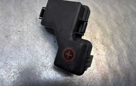 KIA Stinger Fuse box cover 91950J5710