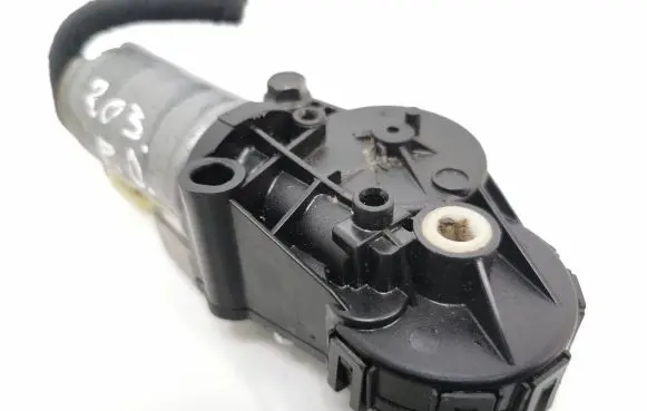 Volvo S80 Seat adjustment motor 0390204023 30761810