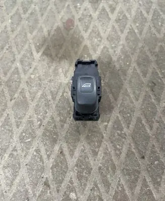 Volvo V70 Electric window control switch 9472275 01W274 4970