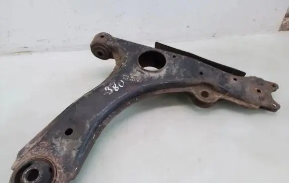 Volkswagen PASSAT B4 Front lower control arm/wishbone 357407158