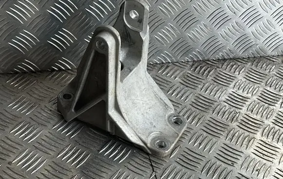 Nissan Leaf I (ZE0) Engine mounting bracket BCR