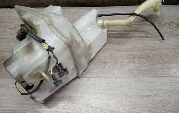 Volvo XC90 Windshield washer fluid reservoir/tank 8659490 8648191
