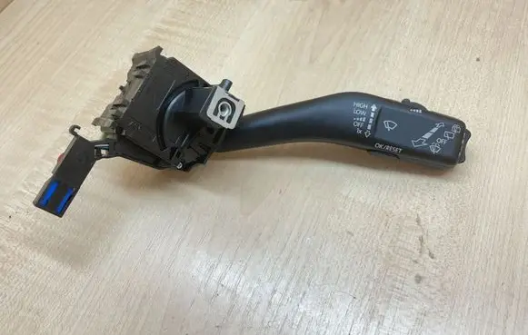 Volkswagen Touran I Wiper control stalk ANP80H024C 1K0953519J