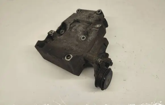 Volkswagen PASSAT B5.5 A/C compressor mount bracket 038260885C