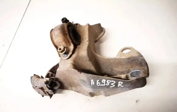 Audi A6 S6 C5 4B Engine mounting bracket 8e0199352