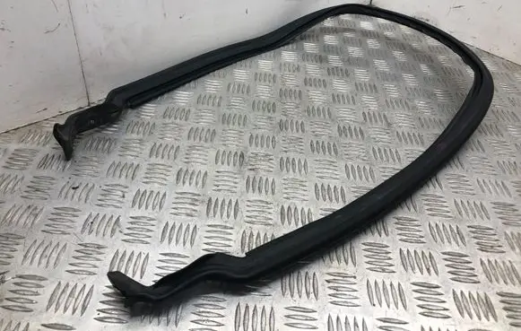 BMW 5 E60 E61 Engine compartment rubber 7034163