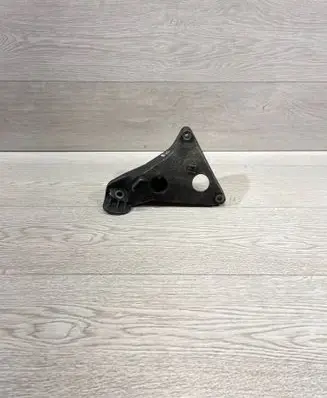 BMW 5 E60 E61 Engine mounting bracket 6777053 13807410 KAL4600