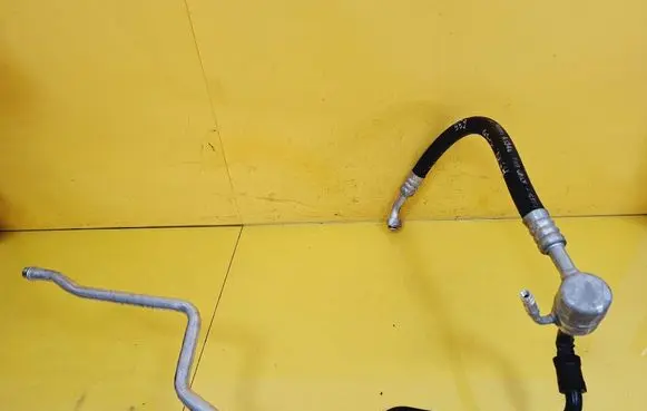 Air conditioning (A/C) pipe/hose