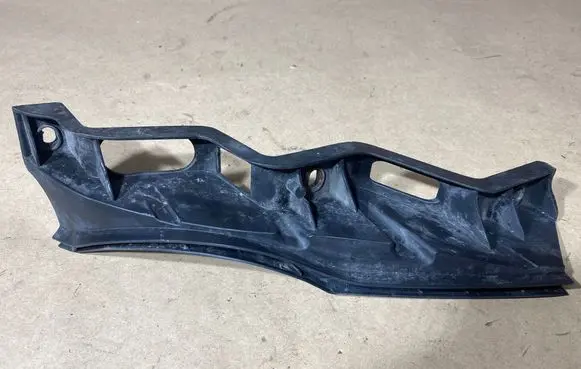 Volkswagen PASSAT B6 Front bumper mounting bracket 3C0807889