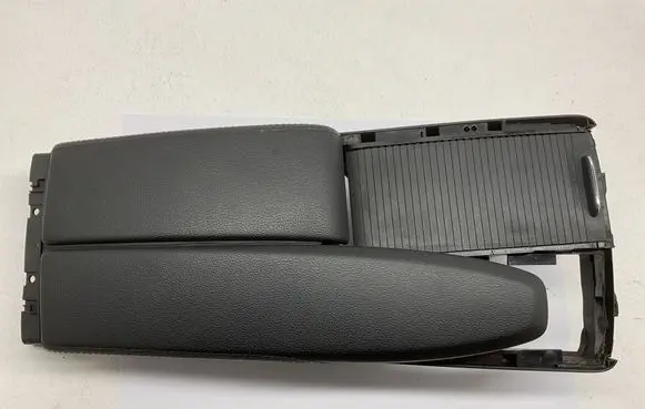 Mercedes-Benz E W212 Armrest A2046801339 0005032511 0005032590