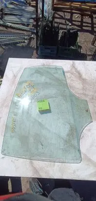 Volkswagen PASSAT B5 Rear door window glass 1212123