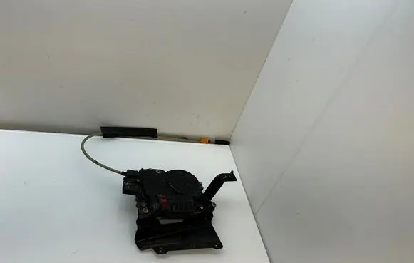 BMW 6 F06 Gran coupe Front door soft close latching motor 4151310700