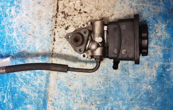 BMW X3 E83 Power steering pump