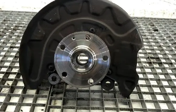 Volkswagen Golf VIII Front wheel hub spindle knuckle