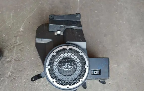 Mitsubishi ASX Subwoofer speaker 8720a136