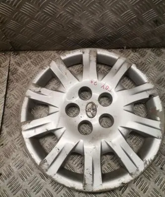 Toyota Avensis T270 R16 wheel hub/cap/trim 426020f070